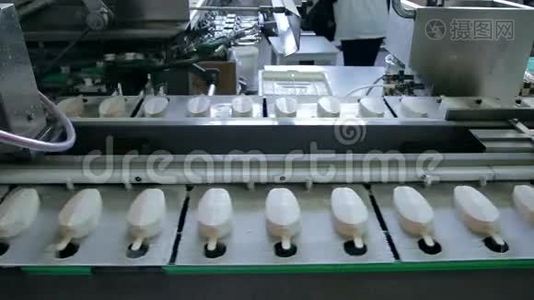 冰淇淋生产自动生产线视频