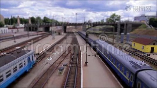 玩具铁路倾斜移位视频