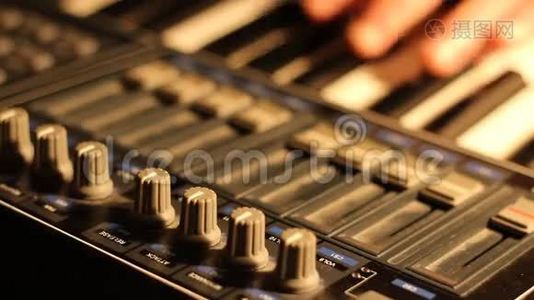 MIDI音乐键盘设置视频