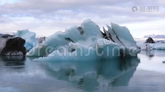 冰岛Jokulsarlon冰川湖美景令人惊叹视频