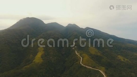 丛林山脉的空中观景路。 菲律宾Camiguin岛。视频