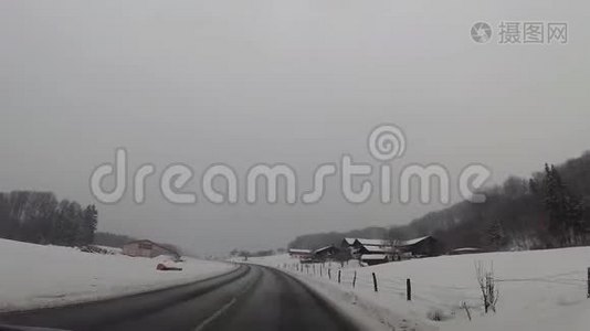 汽车里有摄像头，高速公路上有雪视频