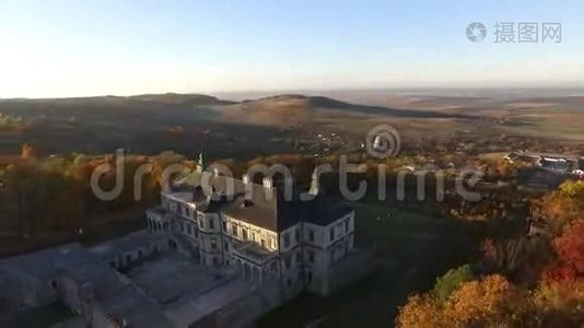 皮迪奇斯城堡。 乌克兰。 佐洛奇夫。 空中录像视频