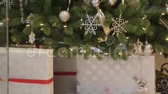 商场里的圣诞树视频