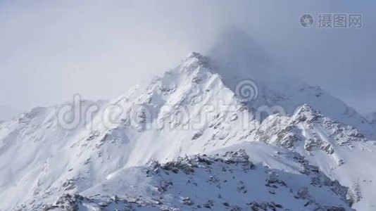 阿尔卑斯山全景。云层之上视频