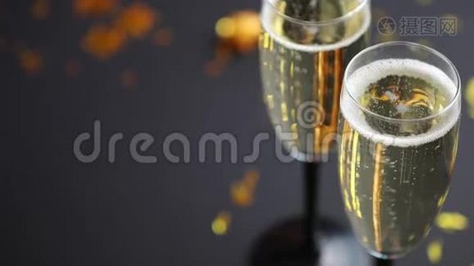 带金色装饰的两杯香槟酒视频