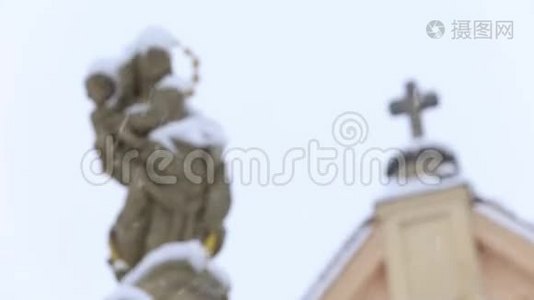 圣母玛利亚和耶稣的雕像视频
