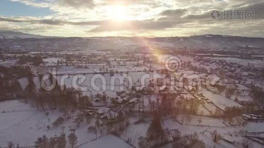 冬季景色，日落时的乡村景色视频