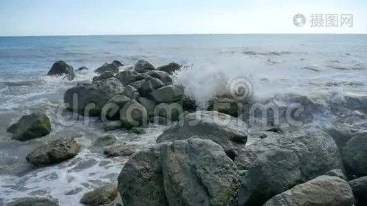 海水风暴山自然石头强浪景观慢视频视频