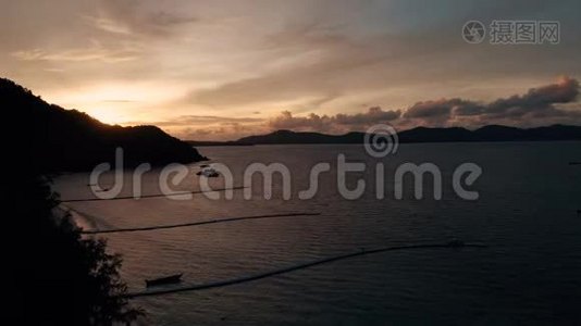 泰国珊瑚岛无人机在岛上拍摄美丽的日落视频