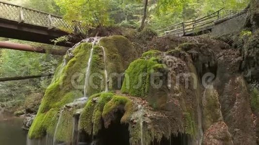 美丽独特的比加尔瀑布在罗马尼亚视频