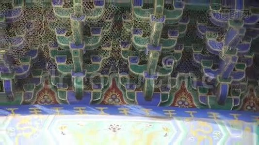 北京的天坛。 中国古代建筑。 彩绘雕梁贴瓦..视频