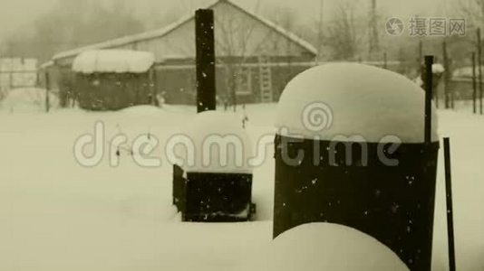 今天出乎意料地下雪了。视频