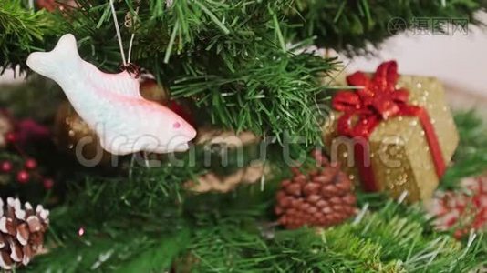 装饰圣诞树鱼玩具.. 潘潘视频