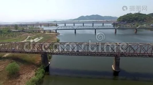 韩国、亚洲三郎金和金海之间的Nakdong河上的各种桥梁视频