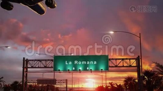 在美妙的日出期间降落在拉罗马纳视频