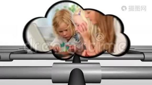 父母教孩子如何使用笔记本电脑视频