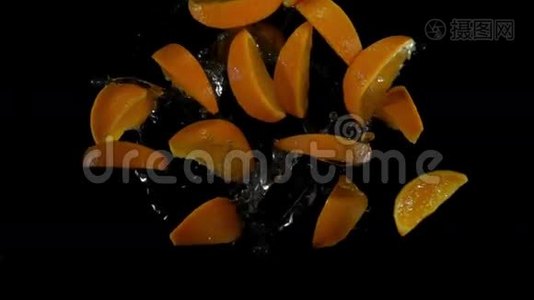橙色和水片飞到镜头前视频