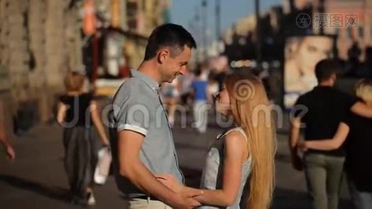 在圣彼得堡的爱情之旅视频
