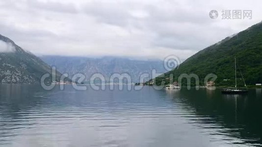 浪漫的地中海云雾景观.. 黑山，Kotor湾景观。视频