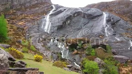 在Beara半岛的Gleninchaquin瀑布视频