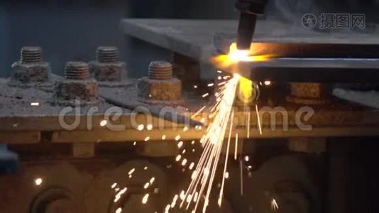 焊接金属火花装置.视频