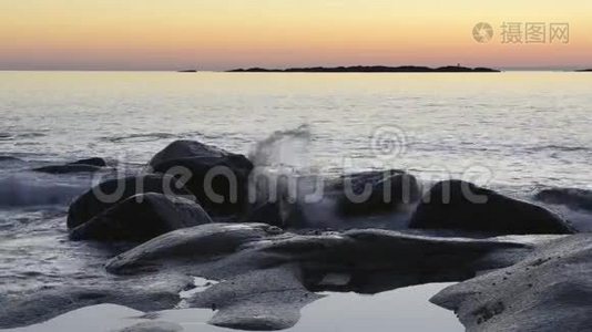 洛福顿岛乌塔克莱夫海滩上的日落视频