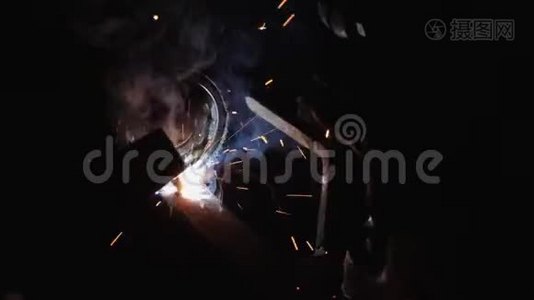 金属工业焊接视频
