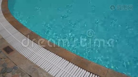 室外泳池配绿松石水..视频