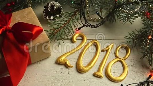 木制背景圣诞花环，2018年新年装饰品视频