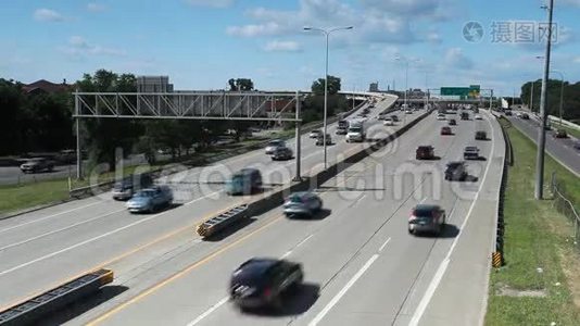 发达城市高速公路上的交通视频