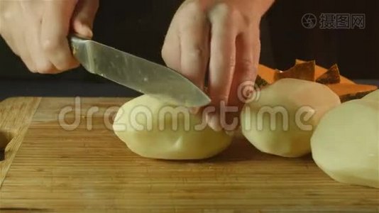 健康的新鲜食物在厨房里切蔬菜南瓜土豆视频