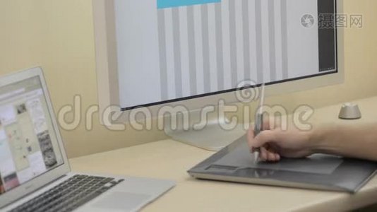 电脑与现代木桌设计视频