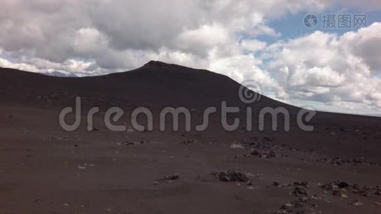 Tolbachik火山斜坡上的老熔岩田视频