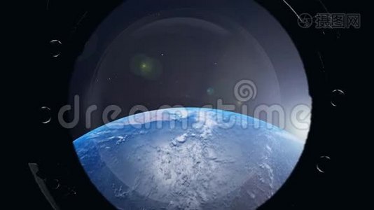 通过宇宙飞船舷窗观看地球。 国际空间站视频