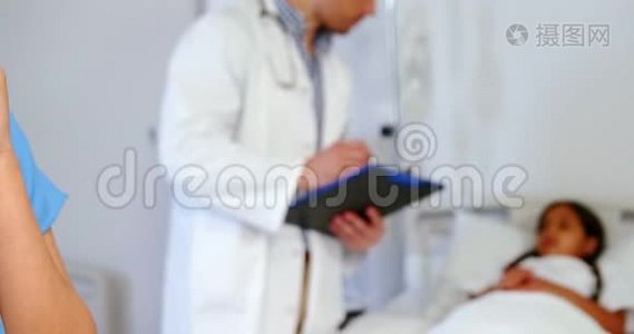 护士用手机说话视频
