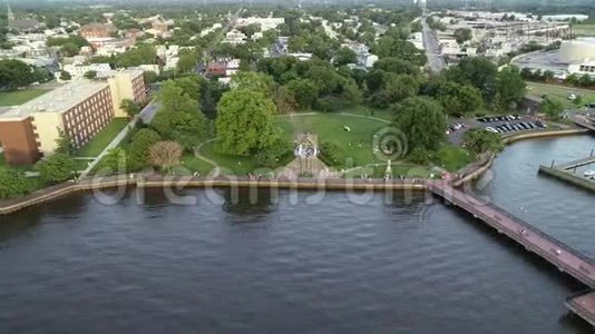 新泽西州格洛斯特州特拉华州海滨港口城市的鸟瞰图视频