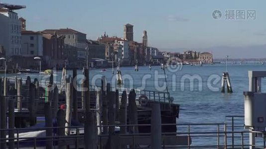 泻湖里的威尼斯船只交通视频