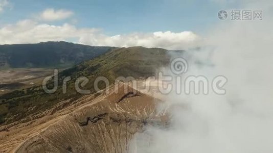 有火山口的活火山。 Gunung Bromo，Jawa，印度尼西亚。视频