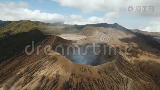 有火山口的活火山。 Gunung Bromo，Jawa，印度尼西亚。视频