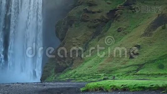 位于冰岛南部的斯科加沃斯大瀑布，靠近斯科加镇视频
