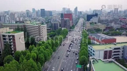 在高速公路上运输的鸟瞰图视频