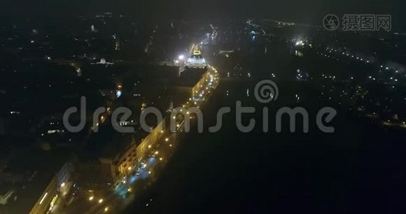 布拉格之夜全景，从空中到老城区的全景，布拉格之夜城市的灯光视频