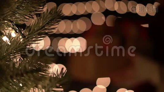 圣诞树的背景是bokeh灯视频
