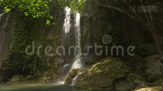 美丽的热带瀑布。 菲律宾博霍岛。视频