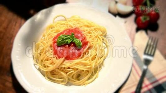 意大利面条加番茄视频