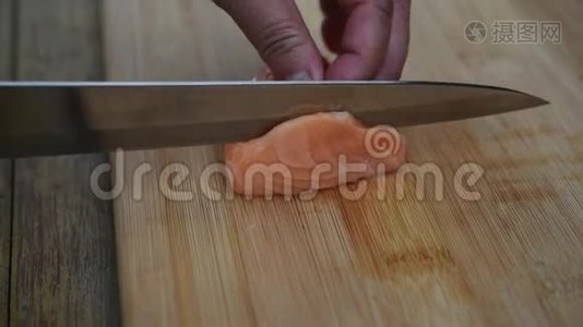 亚洲厨师切片日本食物刺鱼视频