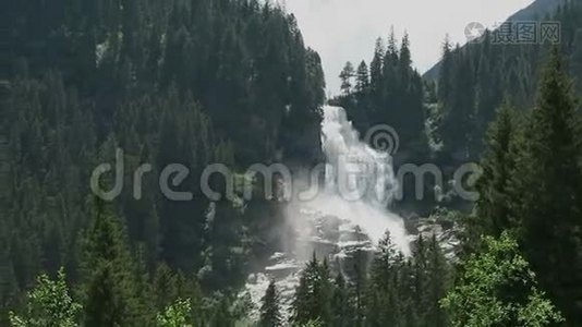 奥地利萨尔茨堡州平茨高的克里姆瀑布。 欧洲阿尔卑斯山视频