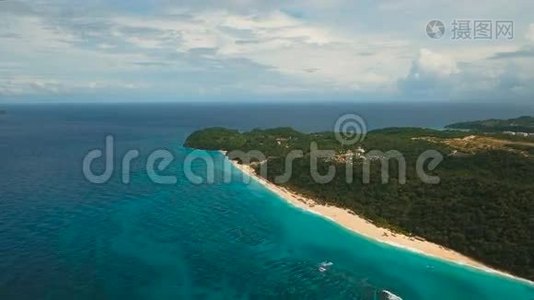 鸟瞰热带岛屿美丽的海滩。 菲律宾长滩岛。视频