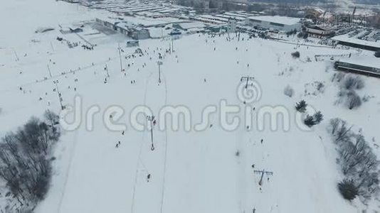 冬季滑雪胜地。 空中观景。视频